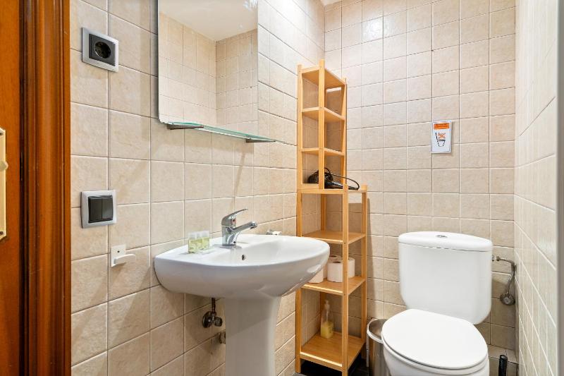 Sunny 3BR2BA w Private Terrace AC - image 8