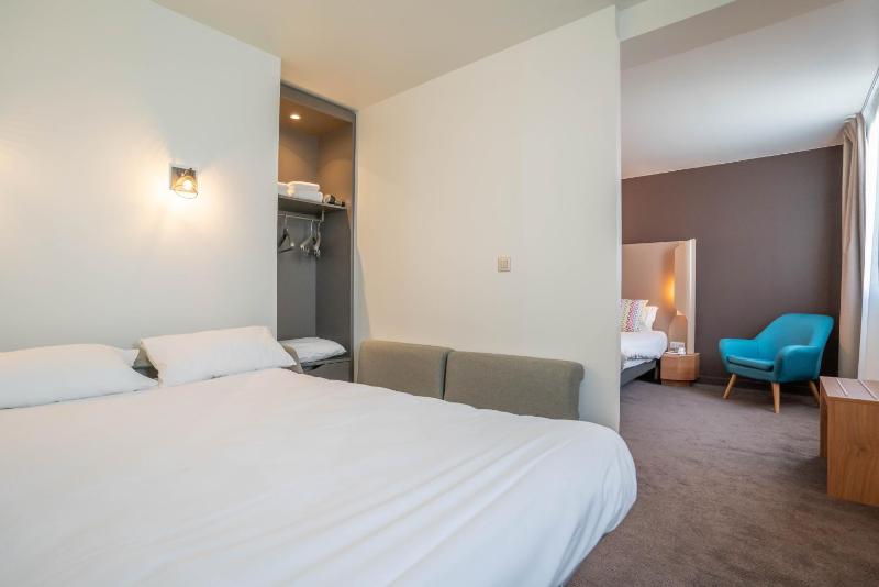 Standard Room - 1 Double Bed 1 Sofa Bed image 3