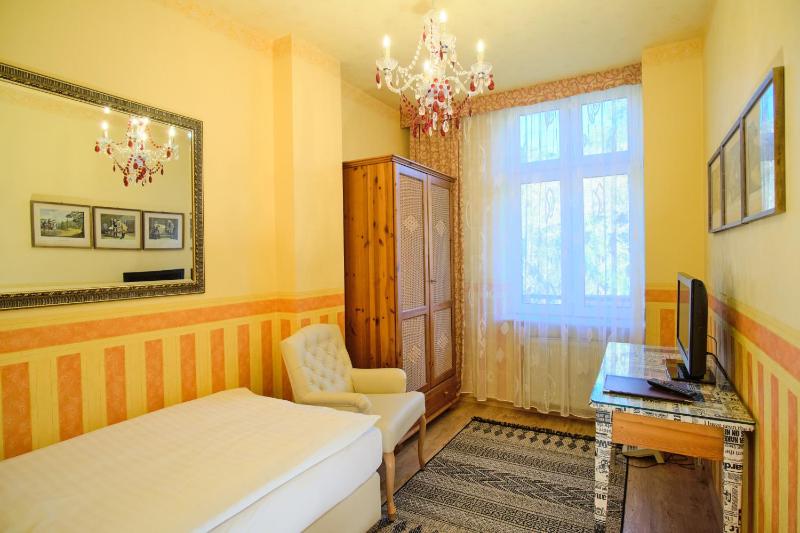 Single Room image 1