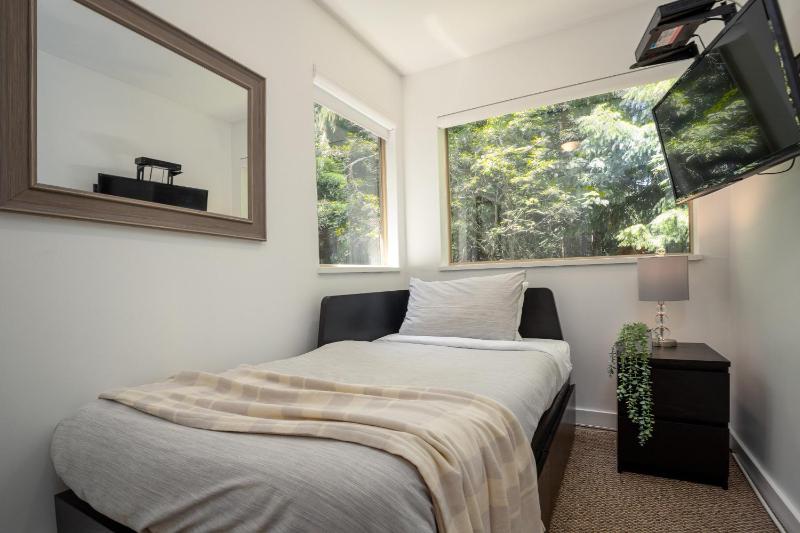 2BR plus Loft in Valhalla Village Location Covered Patio King Bed Hot Tub - image 10