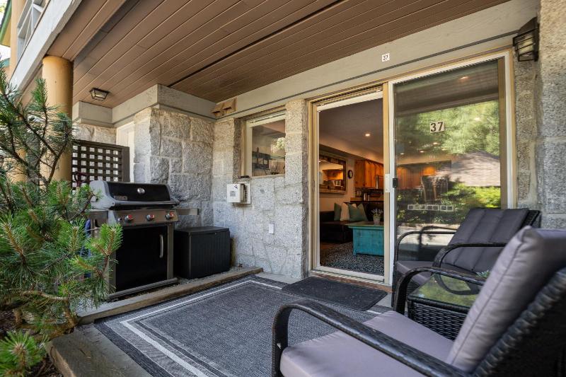 2BR plus Loft in Valhalla Village Location Covered Patio King Bed Hot Tub - image 15
