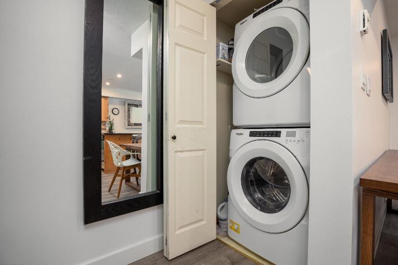 2BR plus Loft in Valhalla Village Location Covered Patio King Bed Hot Tub - image 4
