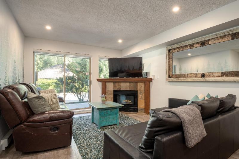 2BR plus Loft in Valhalla Village Location Covered Patio King Bed Hot Tub - image 12