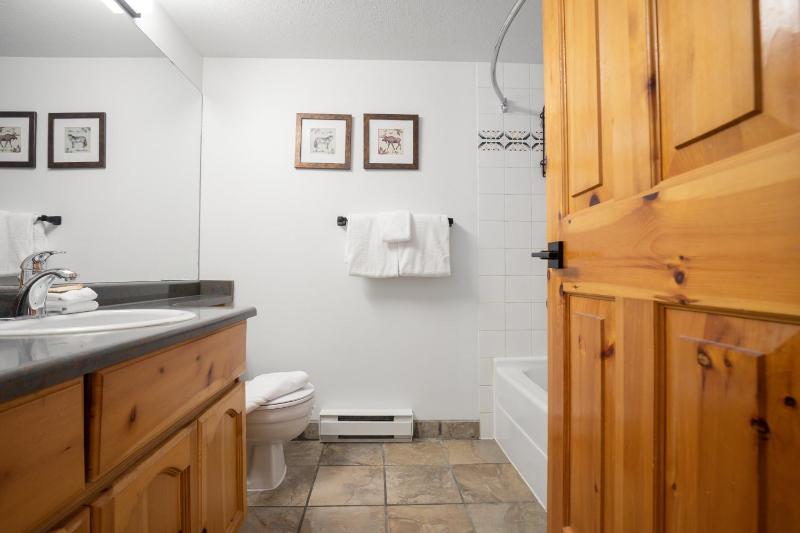 2BR plus Loft in Valhalla Village Location Covered Patio King Bed Hot Tub - image 7