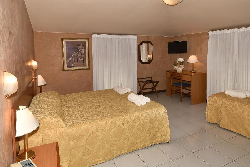 Triple Room image 1
