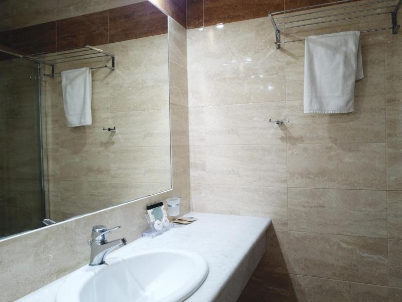 Classic Double Room hotel view image 3