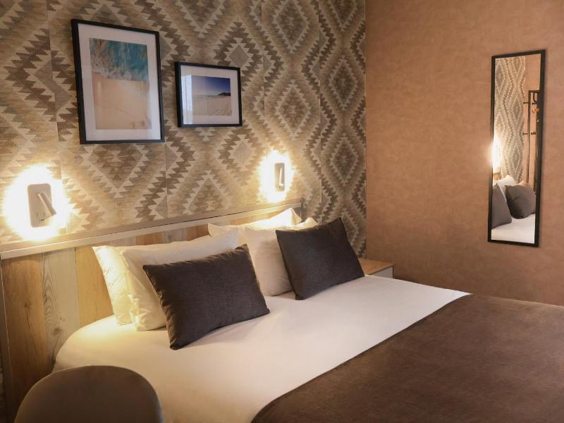 Double Room image 4