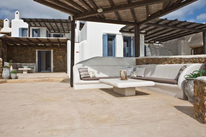 2 Bedroom Villa with Common Pool and Sea View image 2
