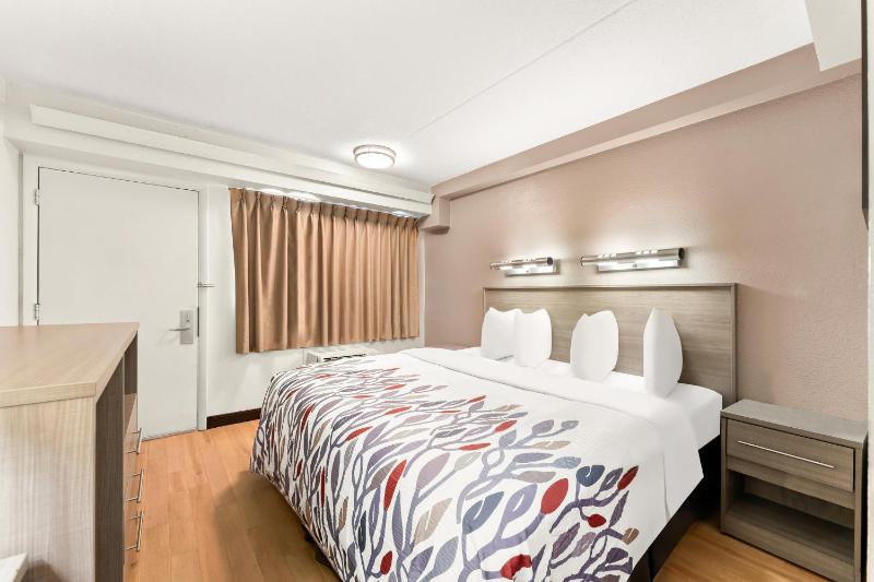 Standard King Room Smoke Free image 4