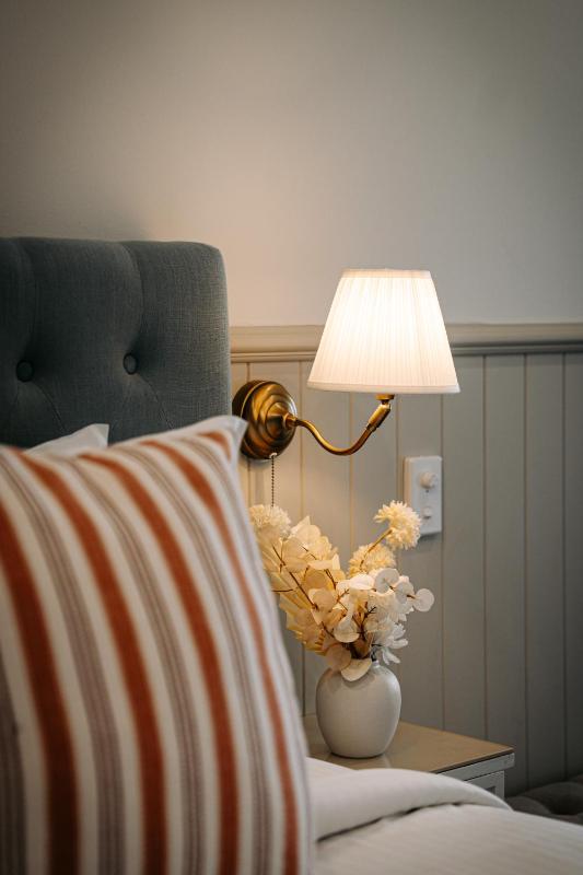 Queen Room with Private Bathroom image 4