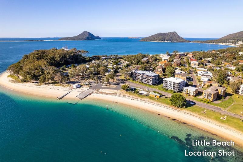 Villa Ellisa 1 10 Columbia Cl -ground floor unit with beautiful water views & across from the water - image 11