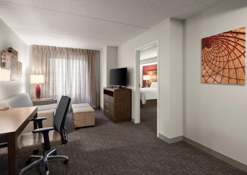 Double Room with Two Double Beds - Hearing Mobility Access with Tub - Non-Smoking image 1