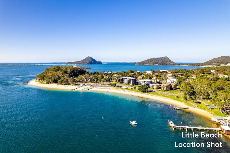 Villa Ellisa 5 10 Columbia Cl stunning unit with stunning views - image 5
