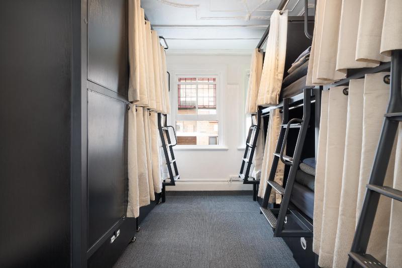 Pod in mixed Dormitory Room image 1
