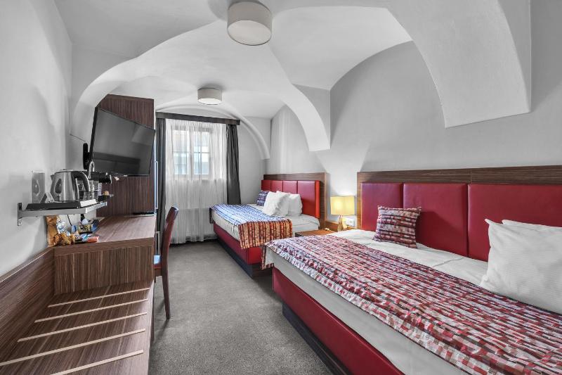 Small Twin Room image 1