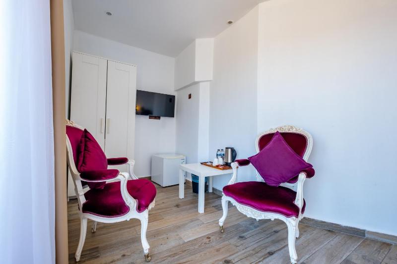 Deluxe Double Room with Sea View image 4