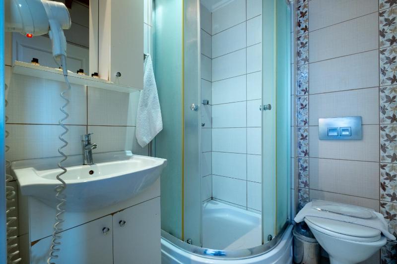 Standard Double Room image 2