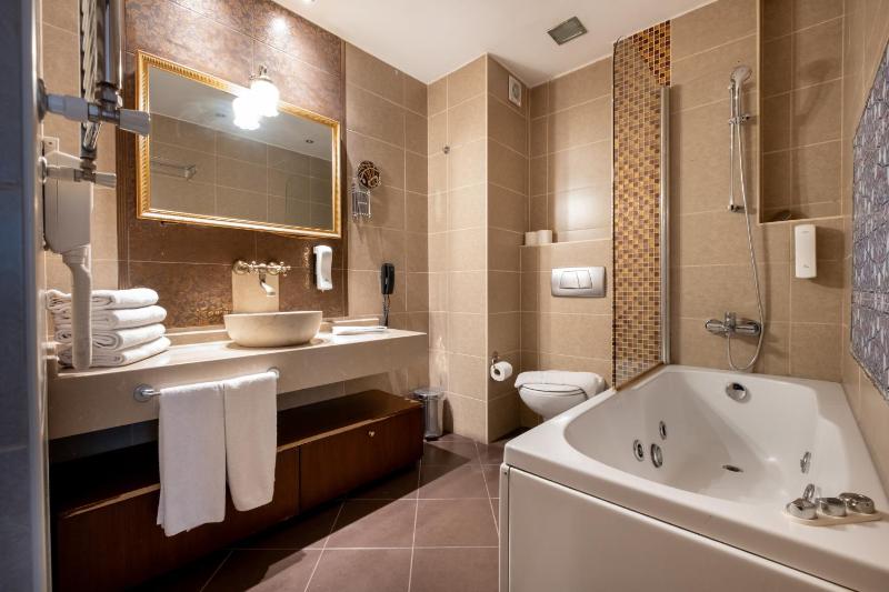 Comfort Triple Room image 3