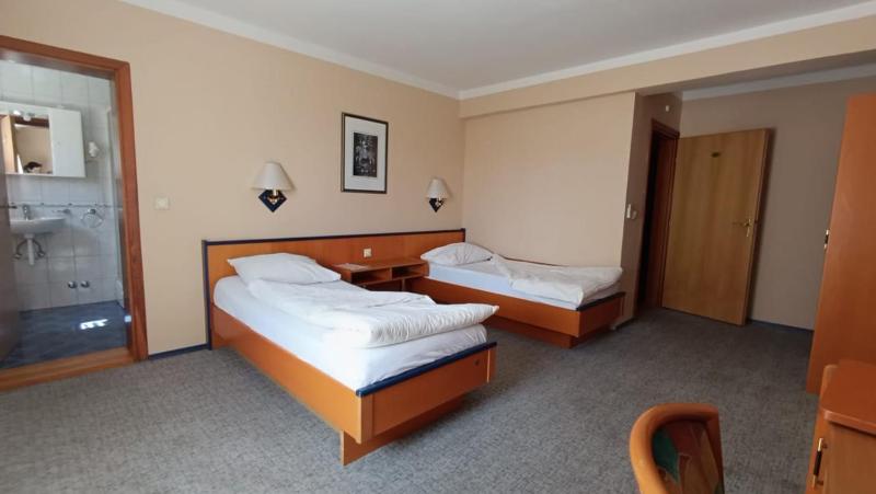 Twin Room image 1