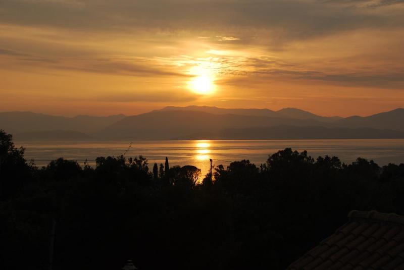 Apartment - Split Level with Sea View image 1