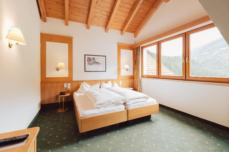 Double Room with Mountain View image 3