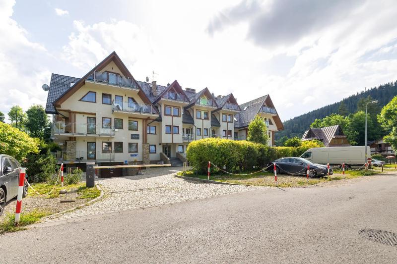 Apartament z Parkingiem Blisko Gubałówki w Zakopanem by Noclegi Renters - image 9
