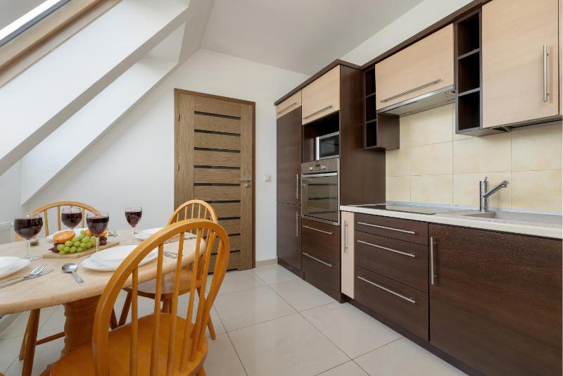 Apartament z Parkingiem Blisko Gubałówki w Zakopanem by Noclegi Renters - image 8