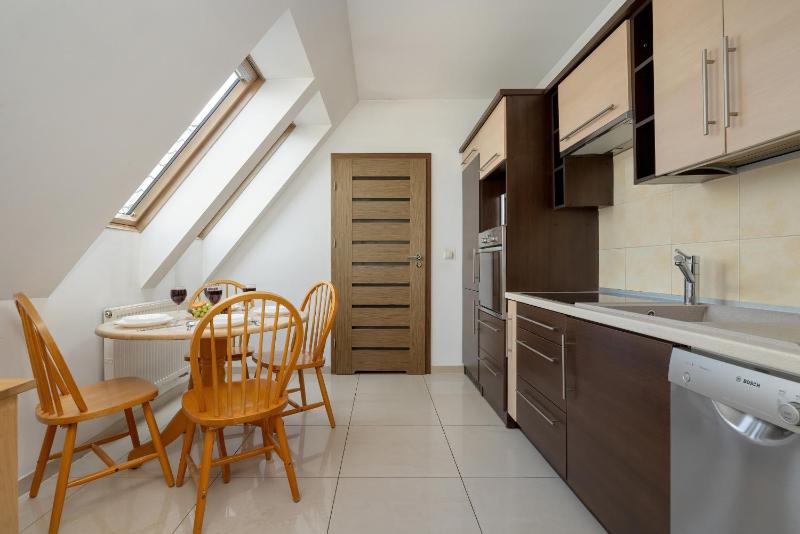 Apartament z Parkingiem Blisko Gubałówki w Zakopanem by Noclegi Renters - image 20