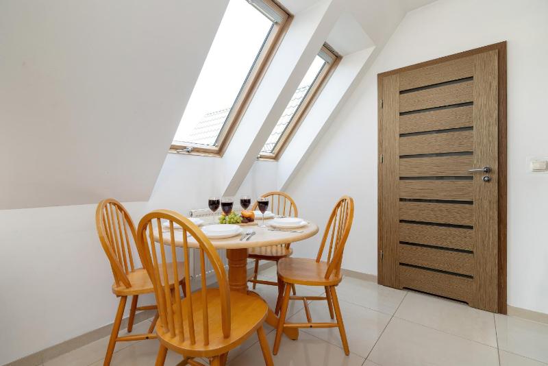 Apartament z Parkingiem Blisko Gubałówki w Zakopanem by Noclegi Renters - image 10
