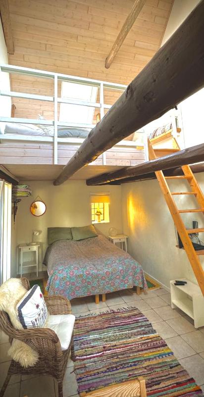 Double Room with Shared Bathroom image 3