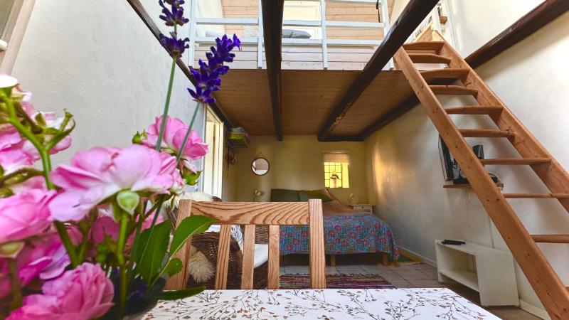 Double Room with Shared Bathroom image 1