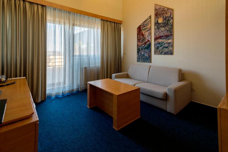 Maisonette Family Room (2 Adults + 2 Children) image 1