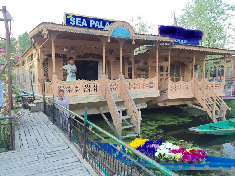 New Sea Palace Houseboats - image 14