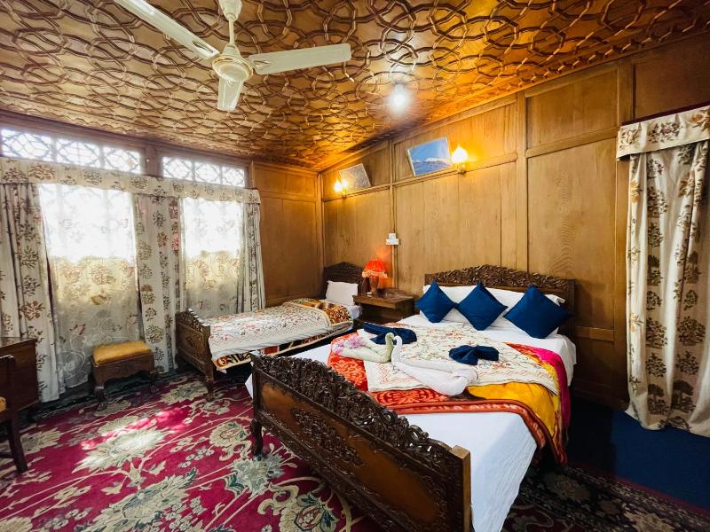 New Sea Palace Houseboats - image 10