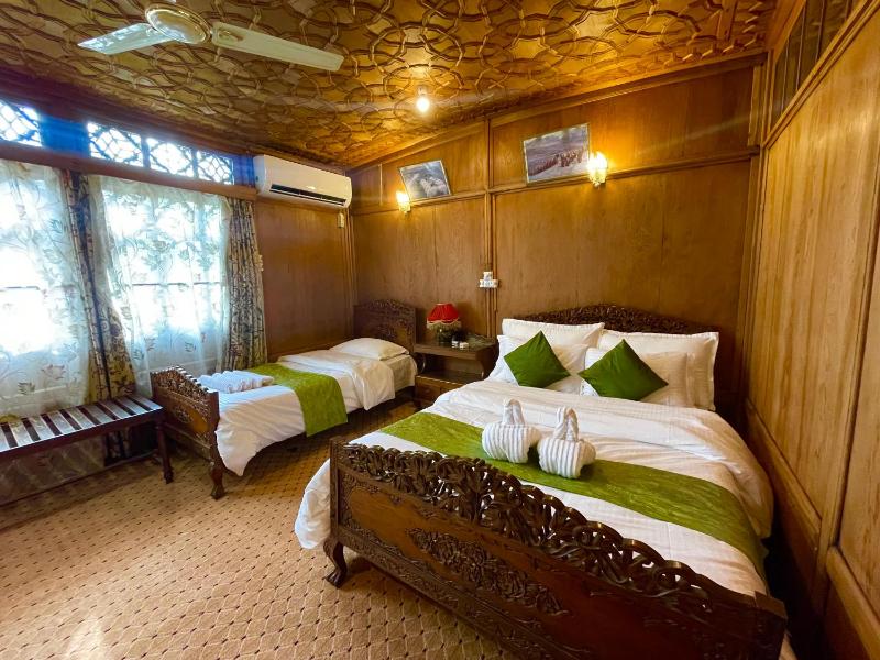 New Sea Palace Houseboats - image 16