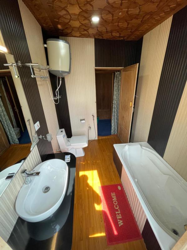 New Sea Palace Houseboats - image 6