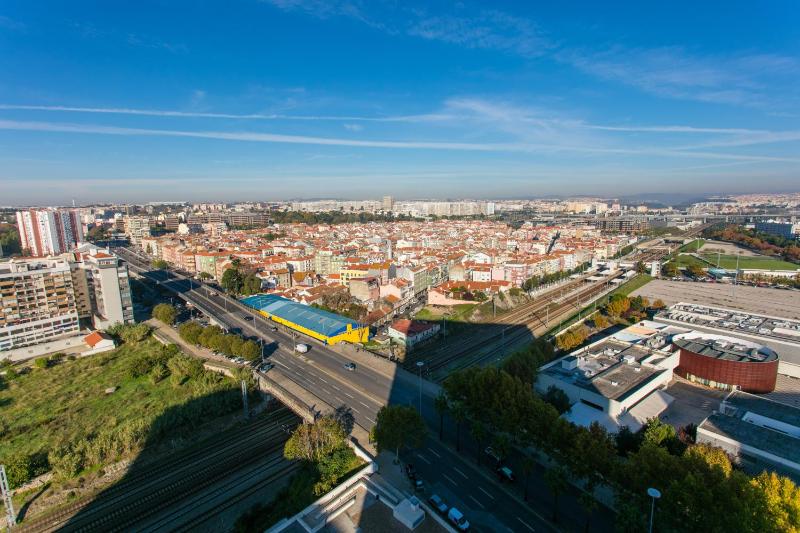 Deluxe Studio image 2