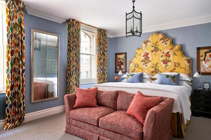 Deluxe Room image 3