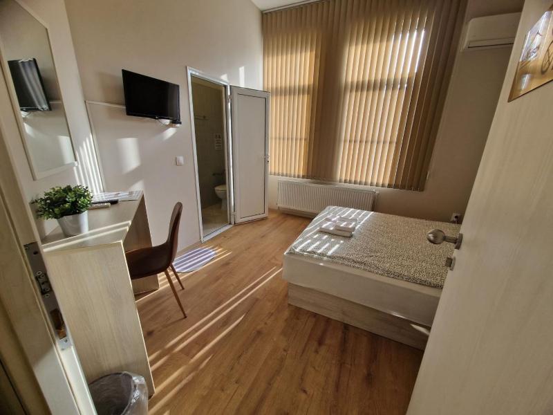Double or Twin Room image 4