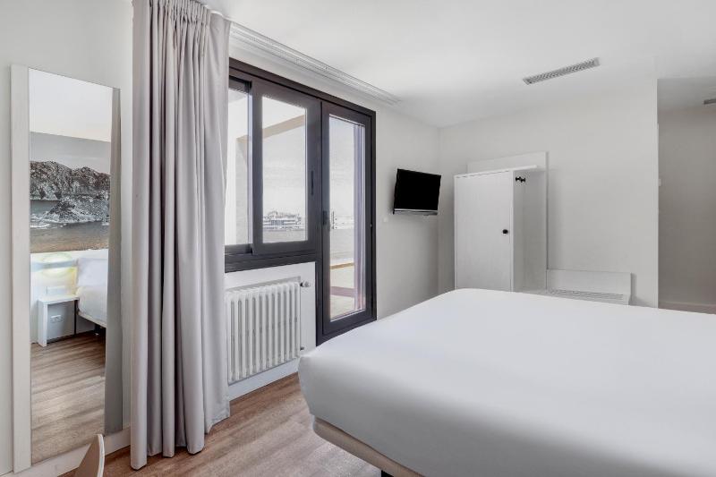 Double or Twin Room with Terrace image 3