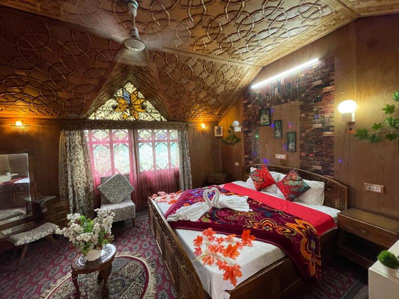 New Sea Palace Houseboats - image 7