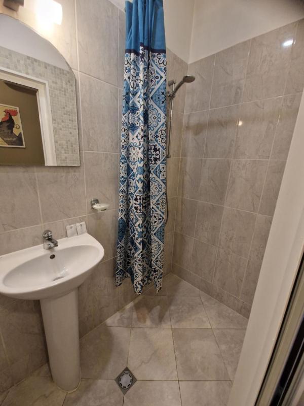 Double or Twin Room image 3