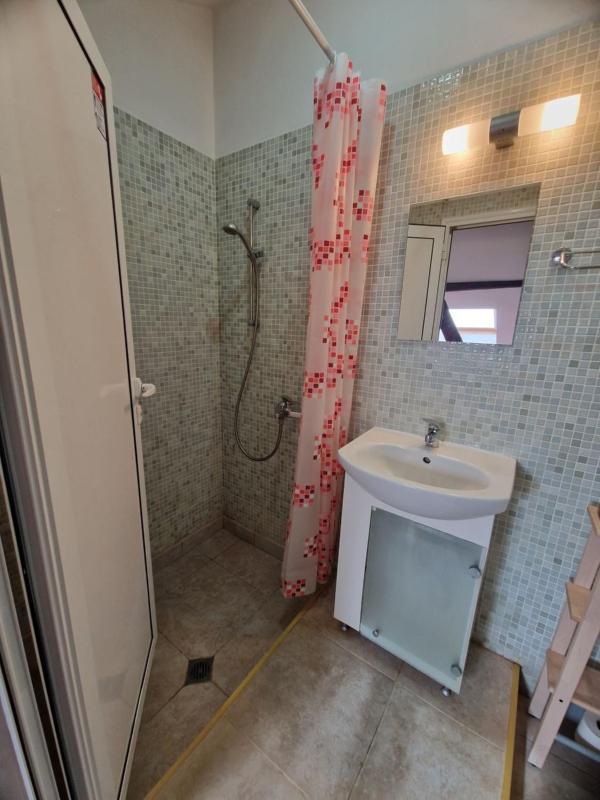 Quadruple Room with Private Bathroom image 4