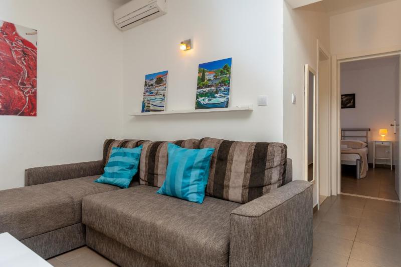 Apartment with Balcony and Sea View image 4
