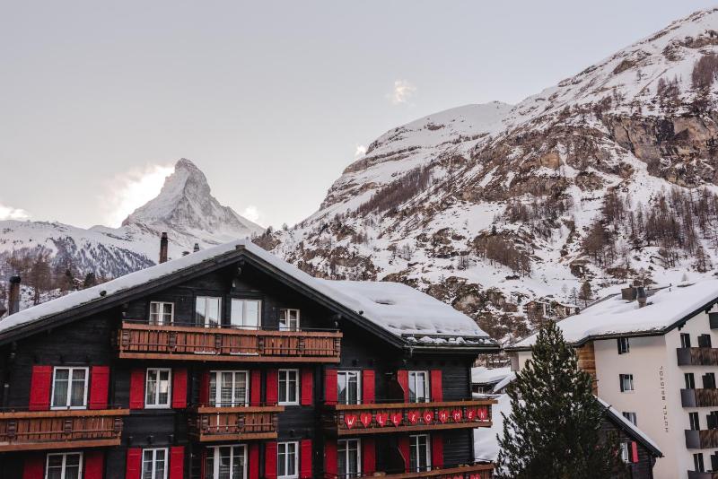 Panorama Deluxe Room with Matterhorn View image 2