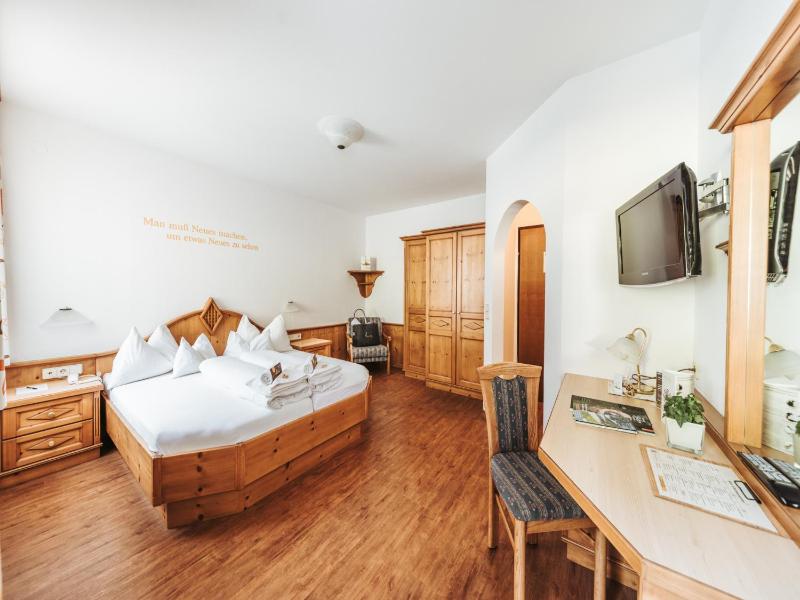Economy Double Room image 4