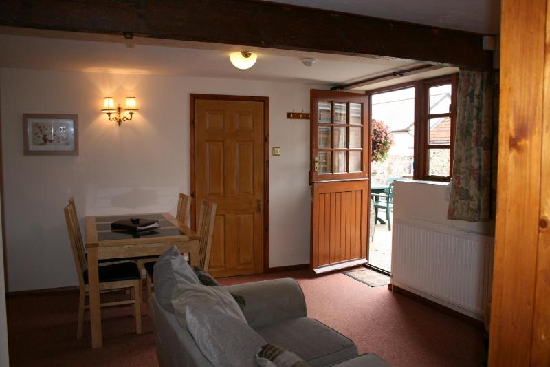 Two Bedroom Cottage - The Dairy image 4