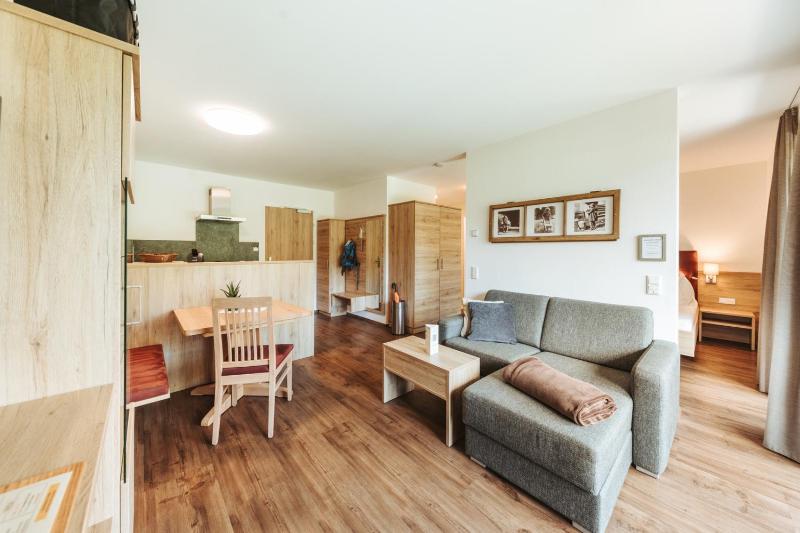 One-Bedroom Apartment image 3