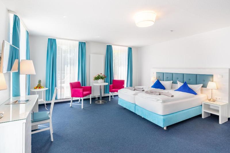 Deluxe Twin Room with Sea View image 1