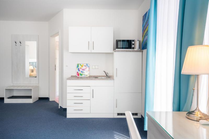 Deluxe Twin Room with Sea View image 4